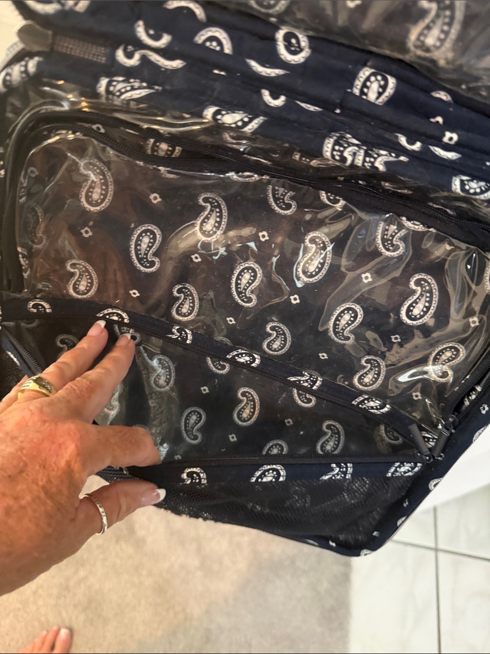 Vera Bradley Large Hanging Toiletry Organizer Bag - navy Paisley - Picture 5 of 8